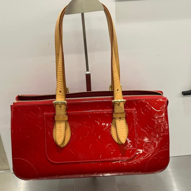 루이비통 베르니 로즈우드 레드 숄더백 정품 (상태good👍)