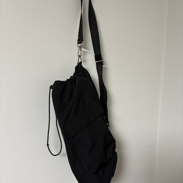 해칭룸 Bottle bag Black