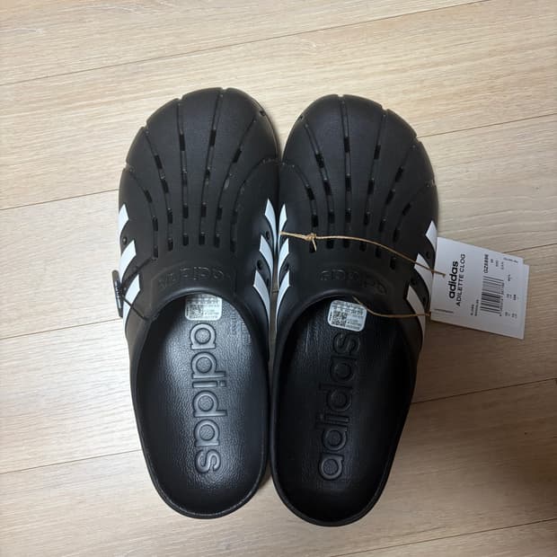 아디다스 아딜렛 클로그 블랙 화이트