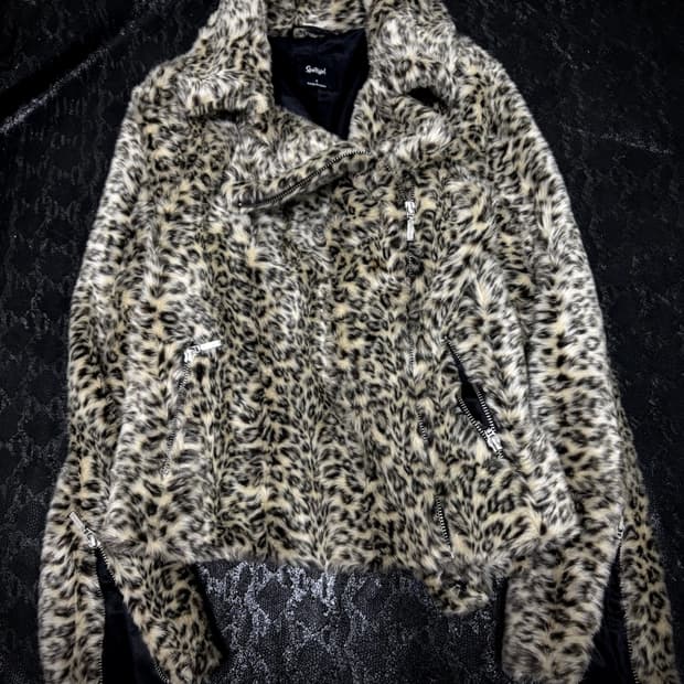 Y2K&Gyaru Mood Leopard Fleece Rider Side