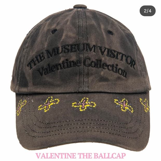 더뮤지엄비지터 발렌타인 한정판 볼캡 판매