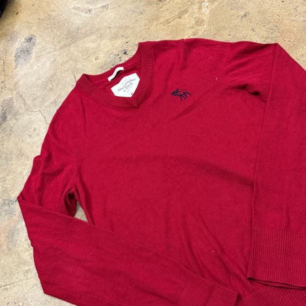 아베크롬비 버건디 레드 브이넥 니트 