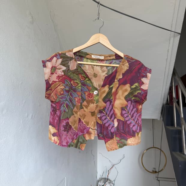 MADE IN PARIS 플라워 리넨 크롭 블라우스