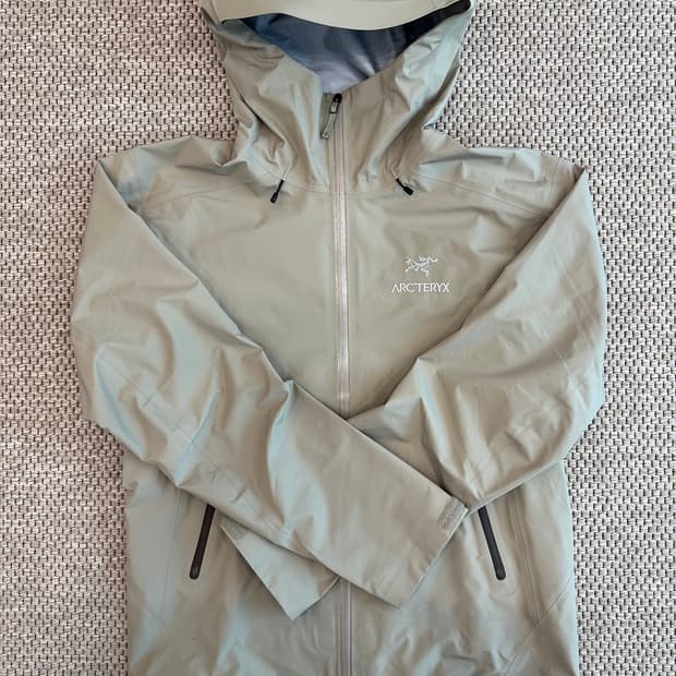 아크테릭스 베타LT 스모크블러프 (M)