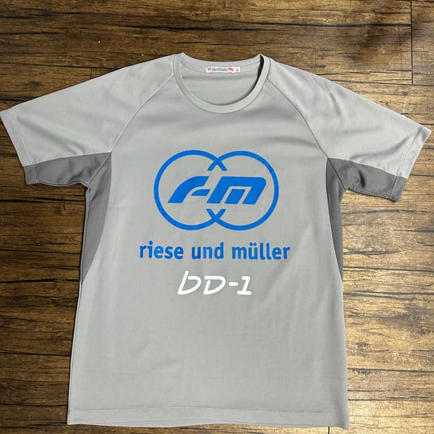 유니클로 UT Riese Muller BD-1 기능성 반팔 티셔츠 L