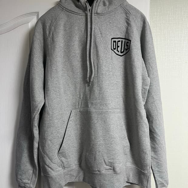 DEUS 후드티