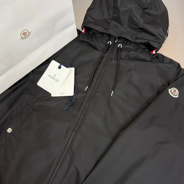 [정품] 몽클레어 신형 윈드브레이커 
바람막이 자켓 XXl 블랙