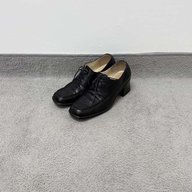 90s Margaret Howell square toe mid heel