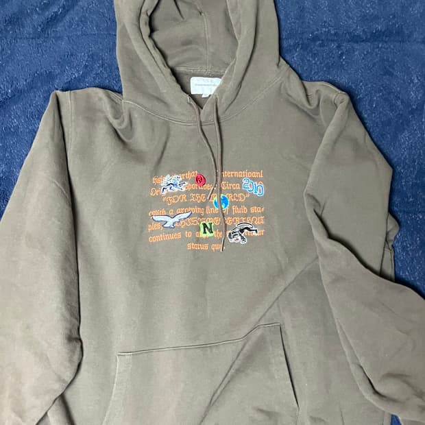 디네뎃 스티커 후드티