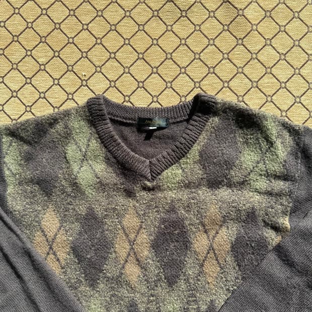 브라운 아가일 니트