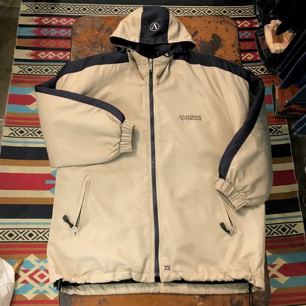 알프레도 베르사체 베이지 후디 점퍼 남성 110 사이즈 