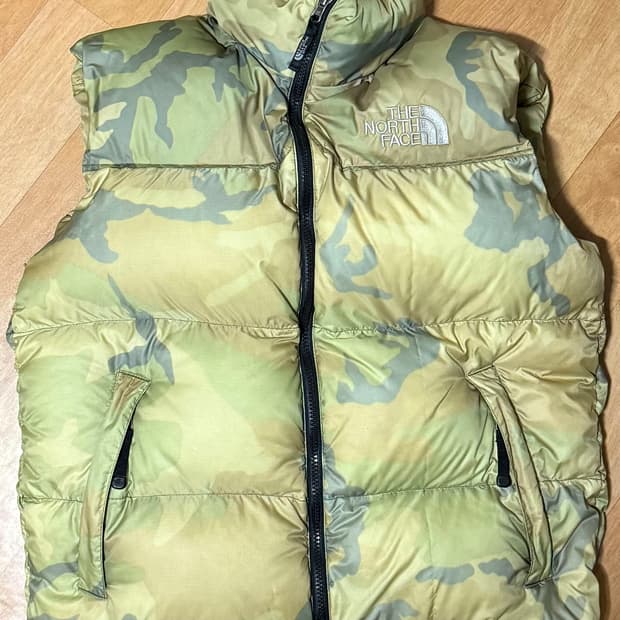 노스페이스 재팬 카모 눕시 센터로고 패딩베스트
