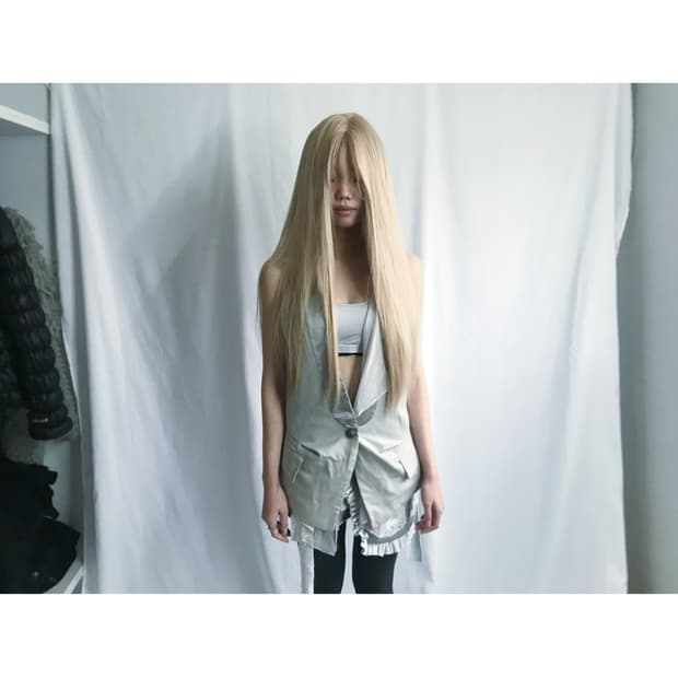 Sliver satin&chiffon layered belted vest