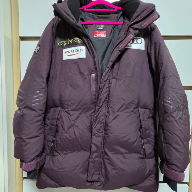 데상트 스위스 스키팀 아우디 히트나비 겨울패딩 105