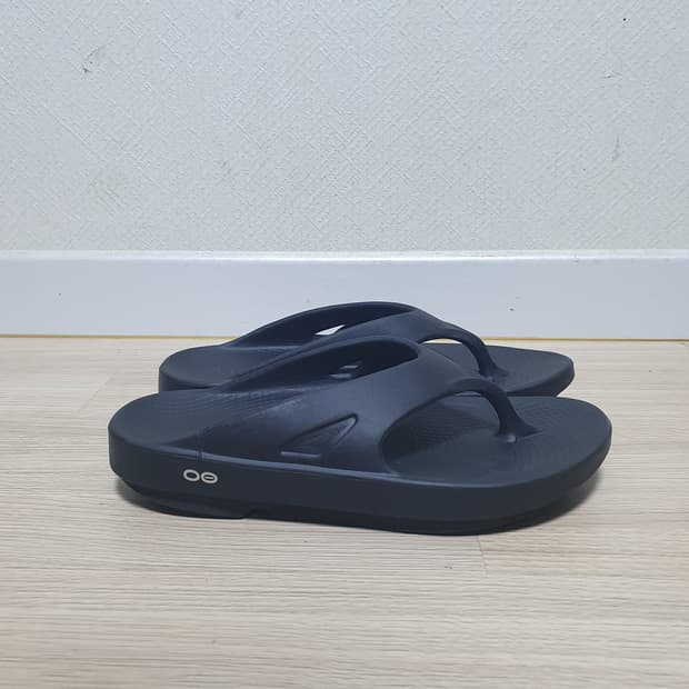 OOFOS 우포스 블랙 쪼리 270