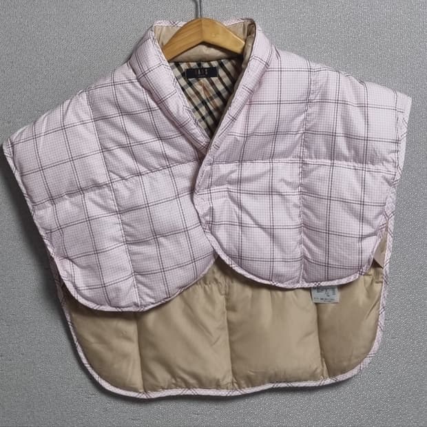 실측 M (66) 닥스 핑크 체크 덕다운 어깨 판초