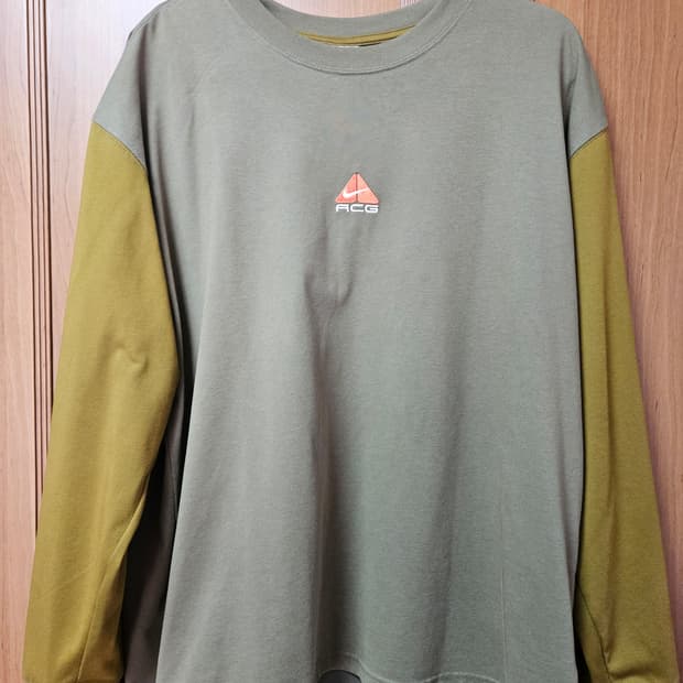 나이키 ACG 롱슬리브 티셔츠 판매합니다