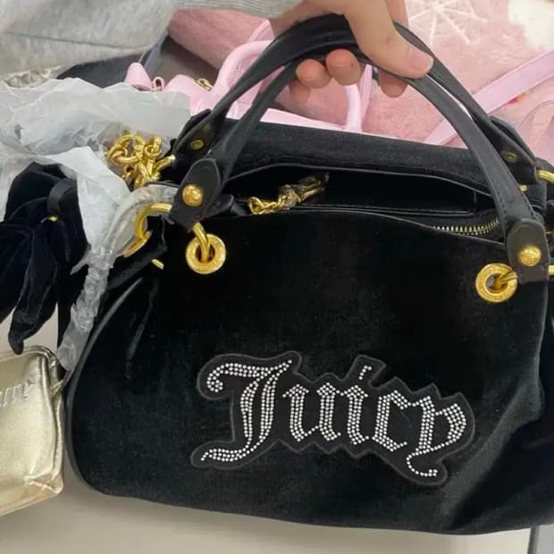 쥬시꾸뛰르 블랙 벨벳 갸루깔 대대장 핸드백 