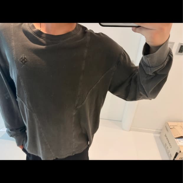 가까이 유니언즈 절개 피그먼트 롱슬리브 차콜