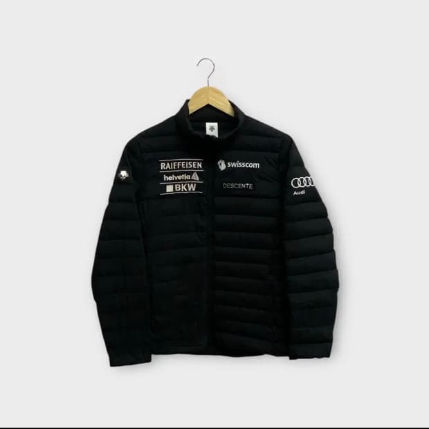 데상트 아우디 경량패딩