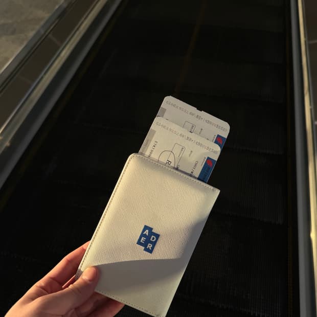 아더에러 시그니피컨트 여권 케이스 지갑