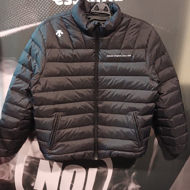 데상트 중경량 다운자켓 블랙