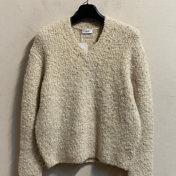 오르 텍스쳐 브이넥 스웨터