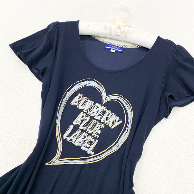 버버리 ♥ 딥네이비 하트로고 셔링 반팔탑