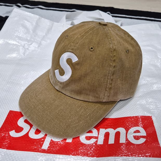 (os) 슈프림 피그먼트 S로고 샌드 탄 6패널 모자