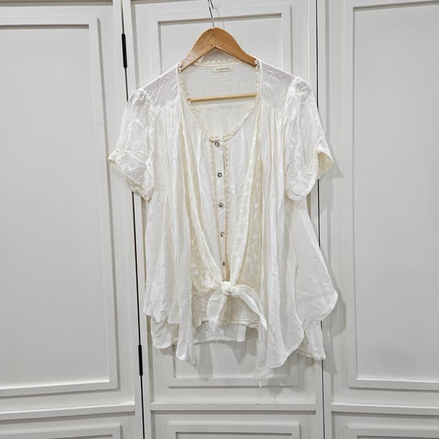 엑시즈팜(Axes Femme) 레이스 레이어드 리본 블라우스