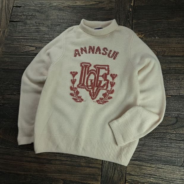 [안나수이] 그래픽 쟈카드 터틀넥 니트 아이보리 M18673