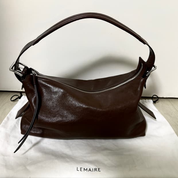 르메르 벨티드바게트백! LEMAIRE BELTED BAGUETTE BAG