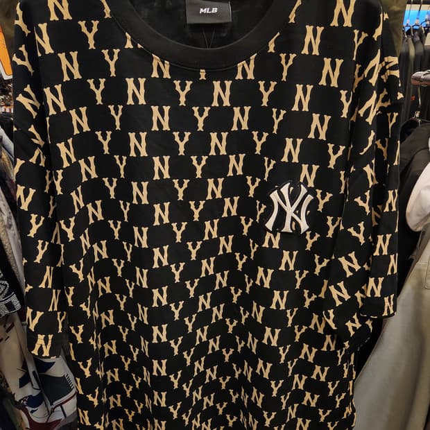 MLB 모노그램 반팔티 새제품 