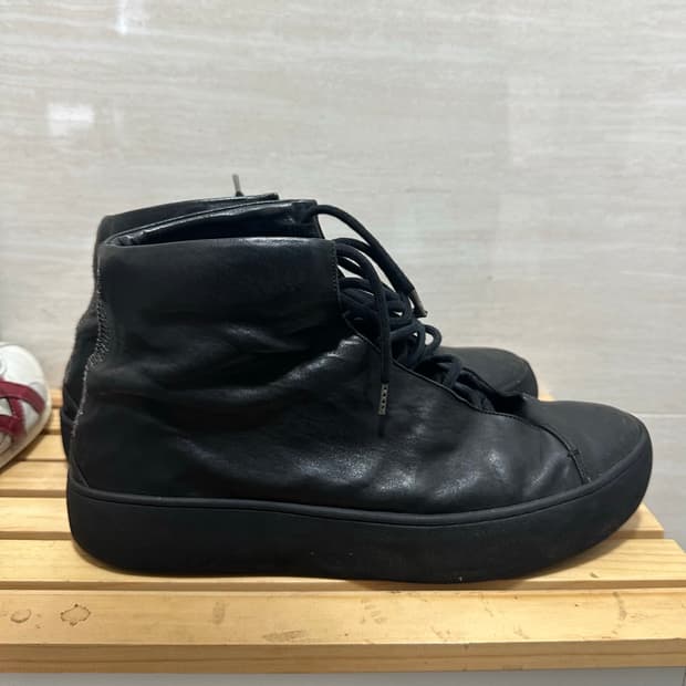 [44] Isaac Sellam Black leather snekers