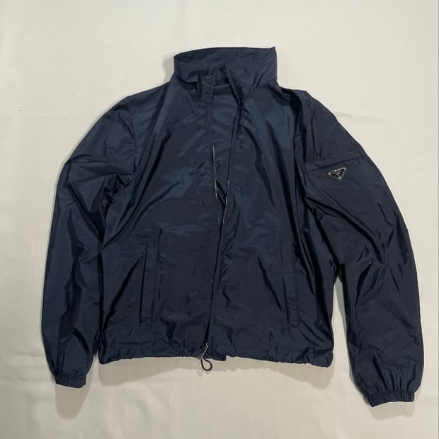 프라다 16ss 삼각로고 바람막이 자켓