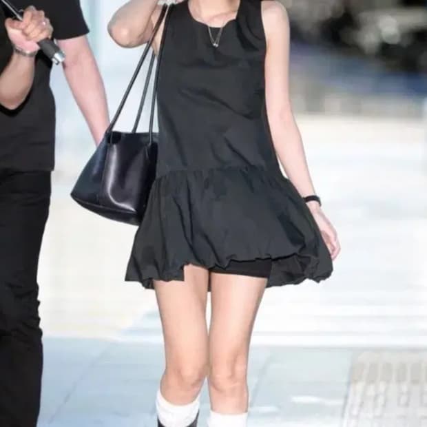 아모멘토 제니 원피스 볼륨 미니 드레스 블랙