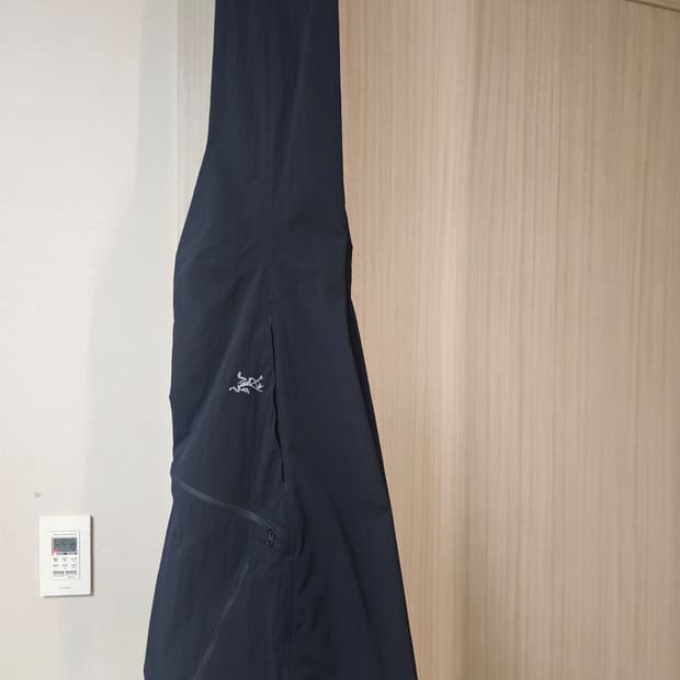 아크테릭스 감마 퀵드라이 블랙 팬츠 판매합니다