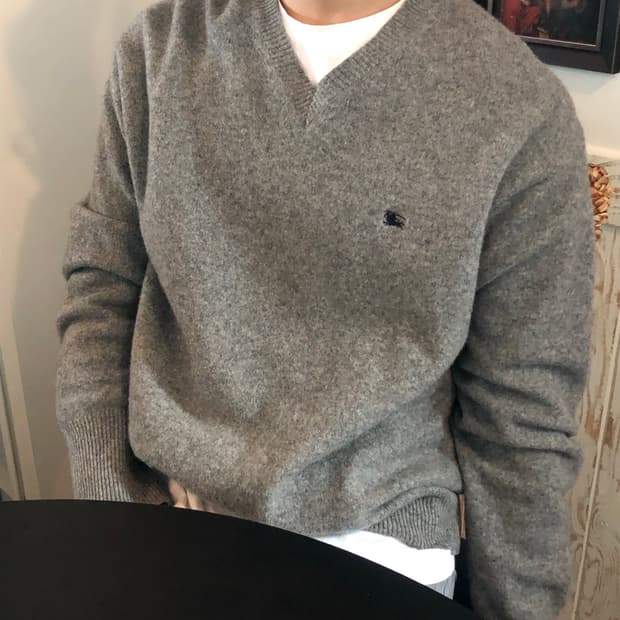 버버리 브이넥 스웨터