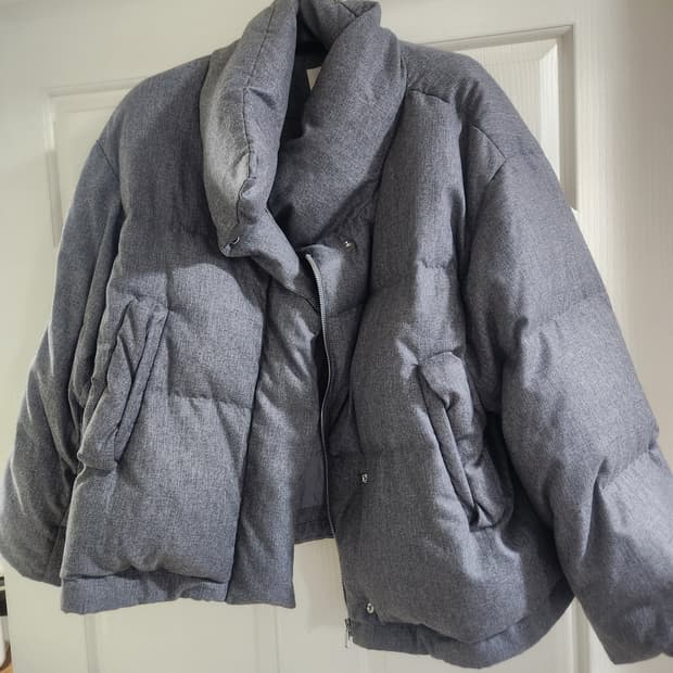 칼 라거펠트 블랙 광택 숏패딩