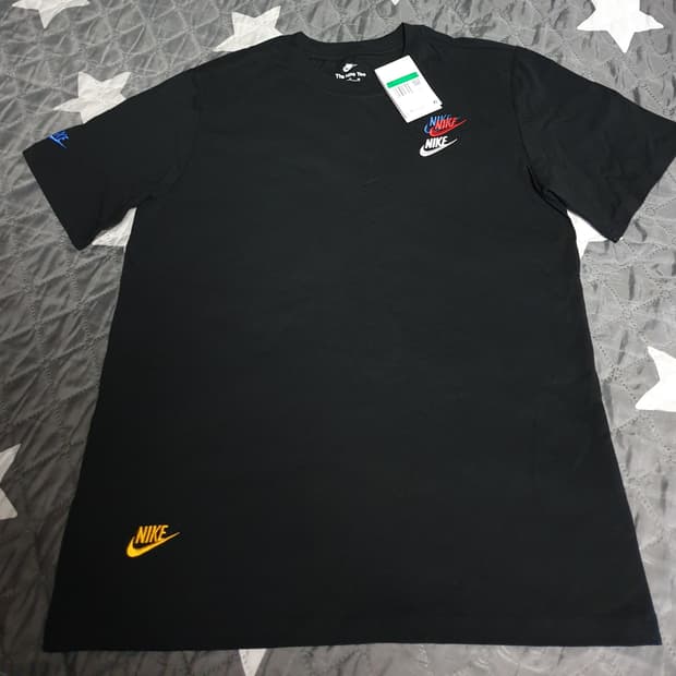 나이키 에센셜 푸츄라 멀티스우시 반팔티 (XL) DJ1569-010