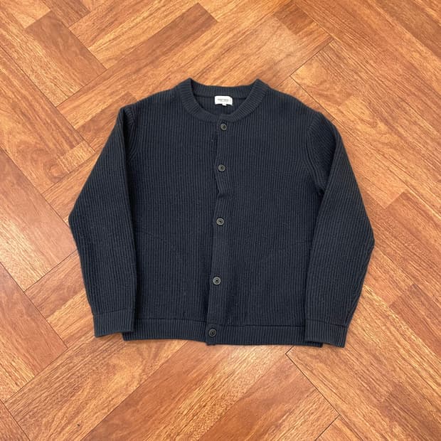 시리즈 울 라운드넥 가디건