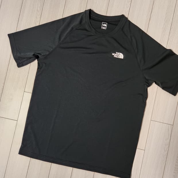 새상품급)노스페이스 남성 반팔티 사이즈95(m)

여러 중고사이트에도 같