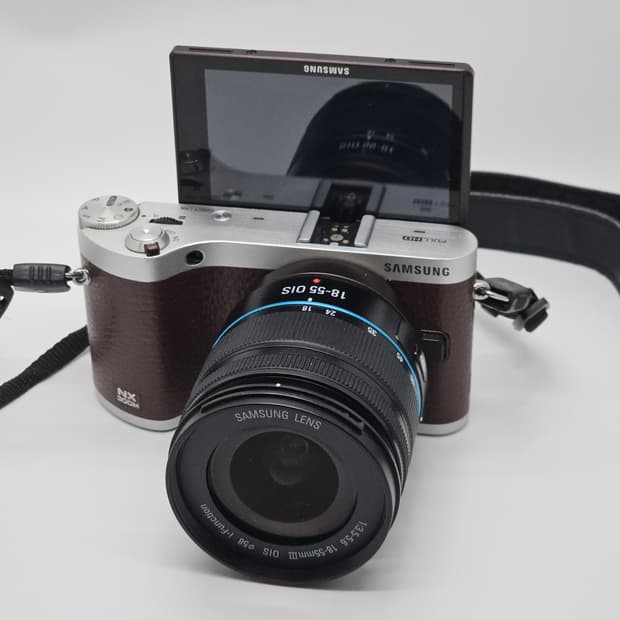 삼성 NX300M 미러리스 카메라 브라운