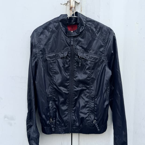 나일론 블루 자켓