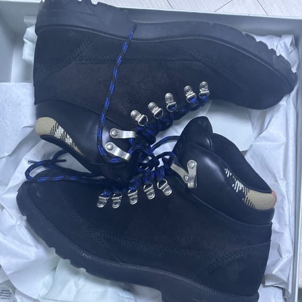 버버리 레이스업 스웨이드 부츠[40]