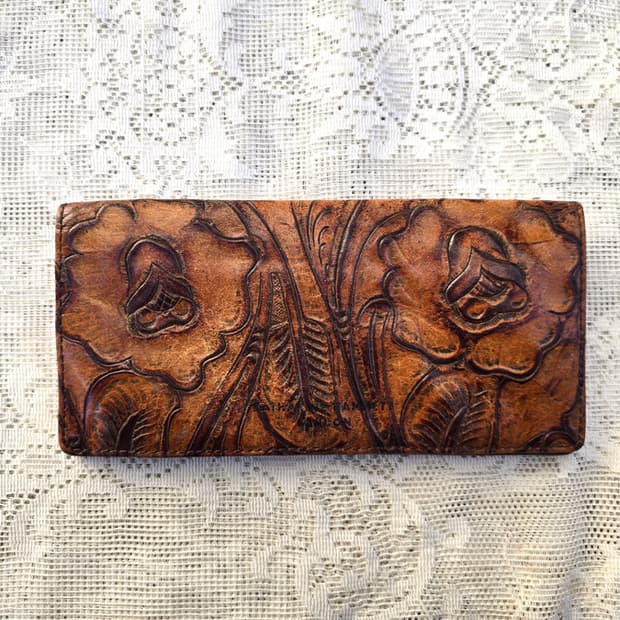 캐서린 햄넷 장미 가죽 지갑