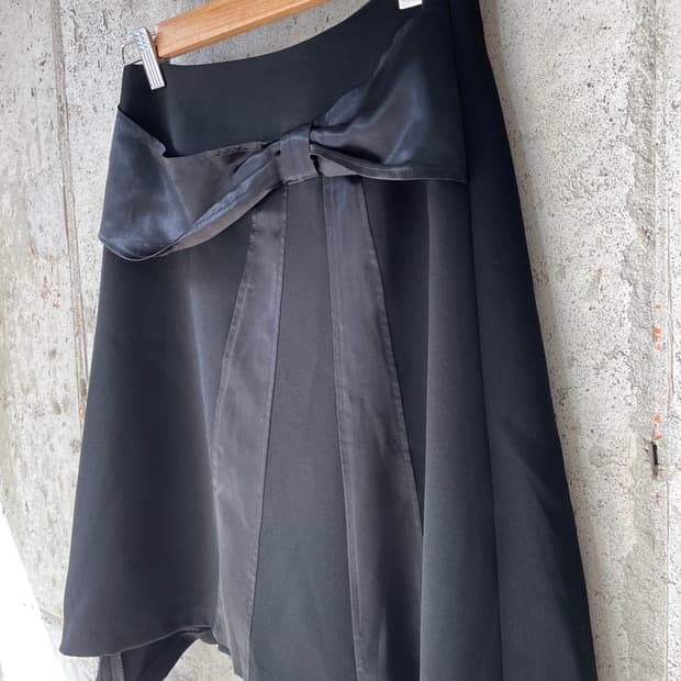 리본 디테일 스커트 블랙