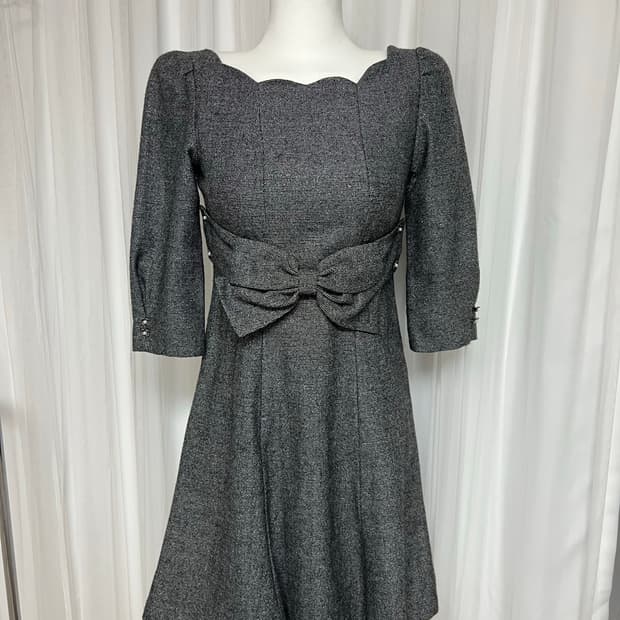 회색 트위드 플라워버튼 리본 원피스