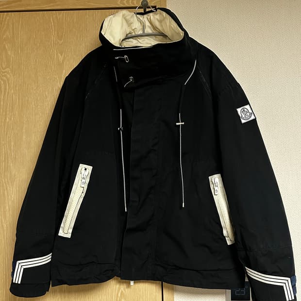 몽클레어 감마블루 하이넥 자켓