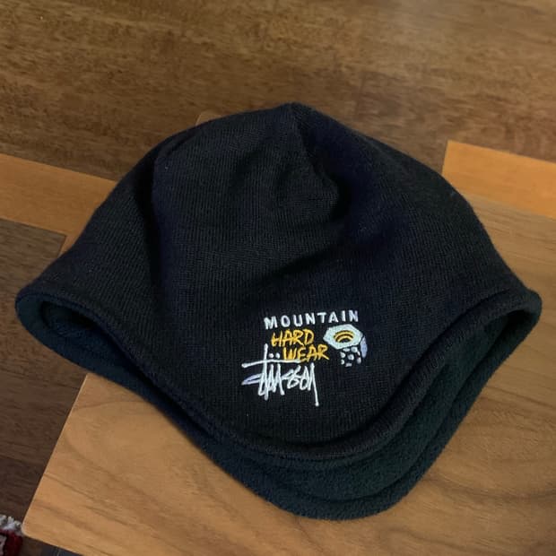 스투시 마운틴하드웨어 이어플랩 비니